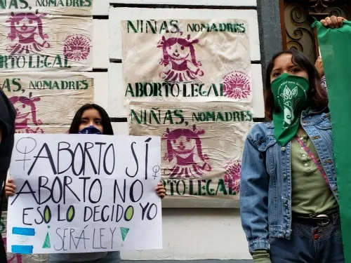 Diputado insiste en llamar mojigatas, hipócritas e incoherentes a sus compañeras