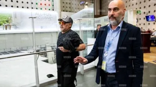Maradona arriba a México para reportar con Dorados