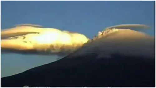 Nubes lenticulares se forman sobre el Popocatépetl