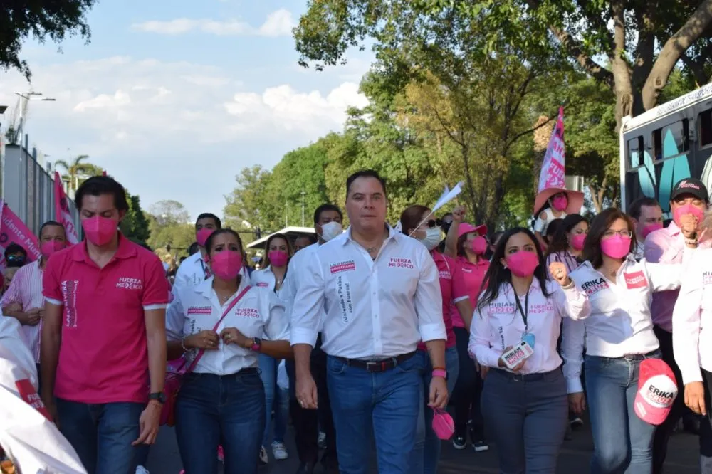 Con el cobijo de los poblanos arranca campaña Lalo Rivera Santamaría