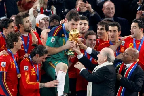 Iker Casillas anuncia su retiro del futbol