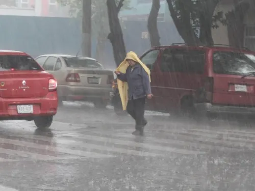 Prevén tormentas muy fuertes en ocho estados del país