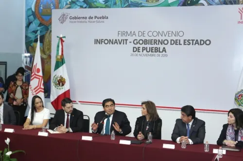 Gobierno Estatal aportará 50 mdp para que derechohabientes obtengan una vivienda en Puebla