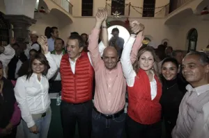 Planillas oficiales del PRI se registran en medio de tamaliza y calles cerradas
