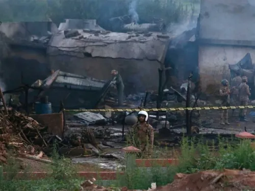 Se estrella avión en Pakistán; hay al menos 15 muertos