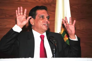 Fidel Herrera se ampara tras señalamiento por medicamentos falsos