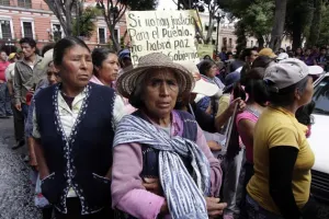 Alcántara ignora a inconformes de Canoa; no da la cara en manifestación