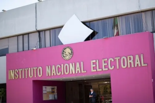 Inicia INE verificación de firmas para consulta popular contra expresidentes