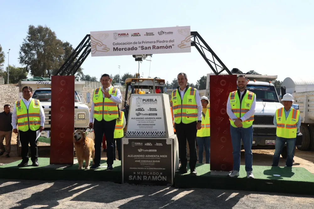 Pepe Chedraui y Alejandro Armenta encabezan la colocación de la primera piedra del Mercado San Ramón