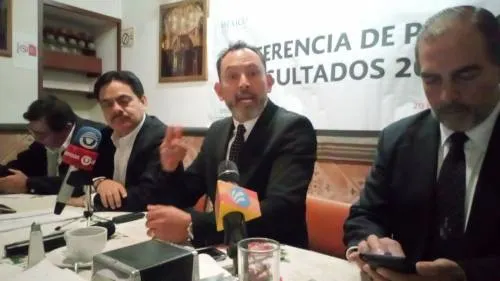 Agua contaminada con huachicol deja inservibles más de 100 hectáreas de cultivo en Palmarito
