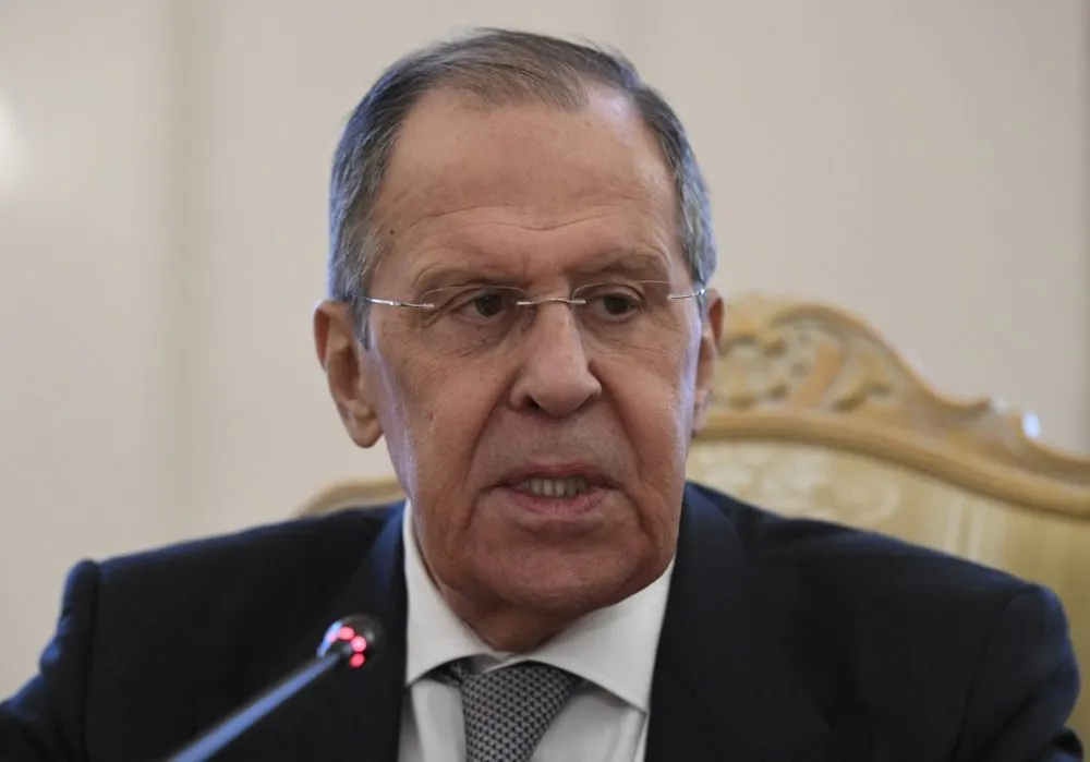 Rusia ordena retiro de sus diplomáticos en Ucrania