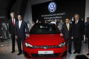 VW celebra con Golf VII 50 años en México