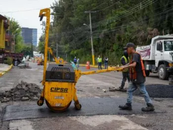 Con paso firme gobierno municipal avanza con la Campaña Bacheando Puebla