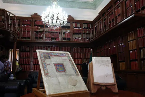 Tras restauración, recorren regidores Archivo Municipal