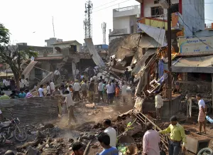 Explosión en India deja al menos 89 muertos y más de 100 heridos