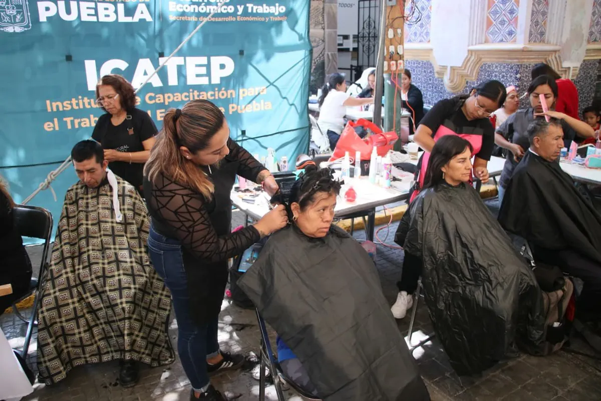 Acercan empleo, capacitación y apoyos a emprendedores con jornada “Por Amor a Puebla” en Tehuacán