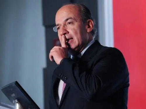 Calderón acusa a secretario del PAN de alterar estatutos a favor de Anaya