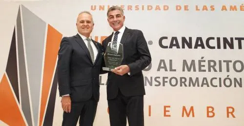 UDLAP y Canacintra reconocen a Tony Gali