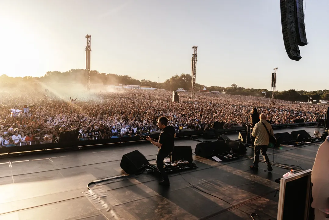 Fallece hombre tras caer durante un concierto de Oasis en el estadio Wembley de Londres