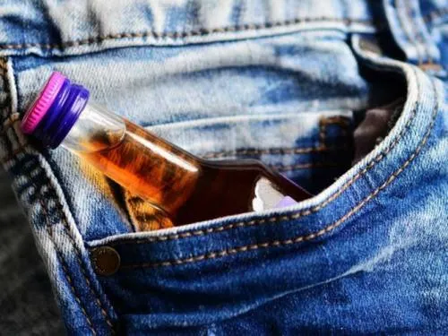 En lugar de comida, padre le daba alcohol a su hijo de 6 años