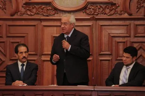 El Gobernador que Dinamitó la Burocracia