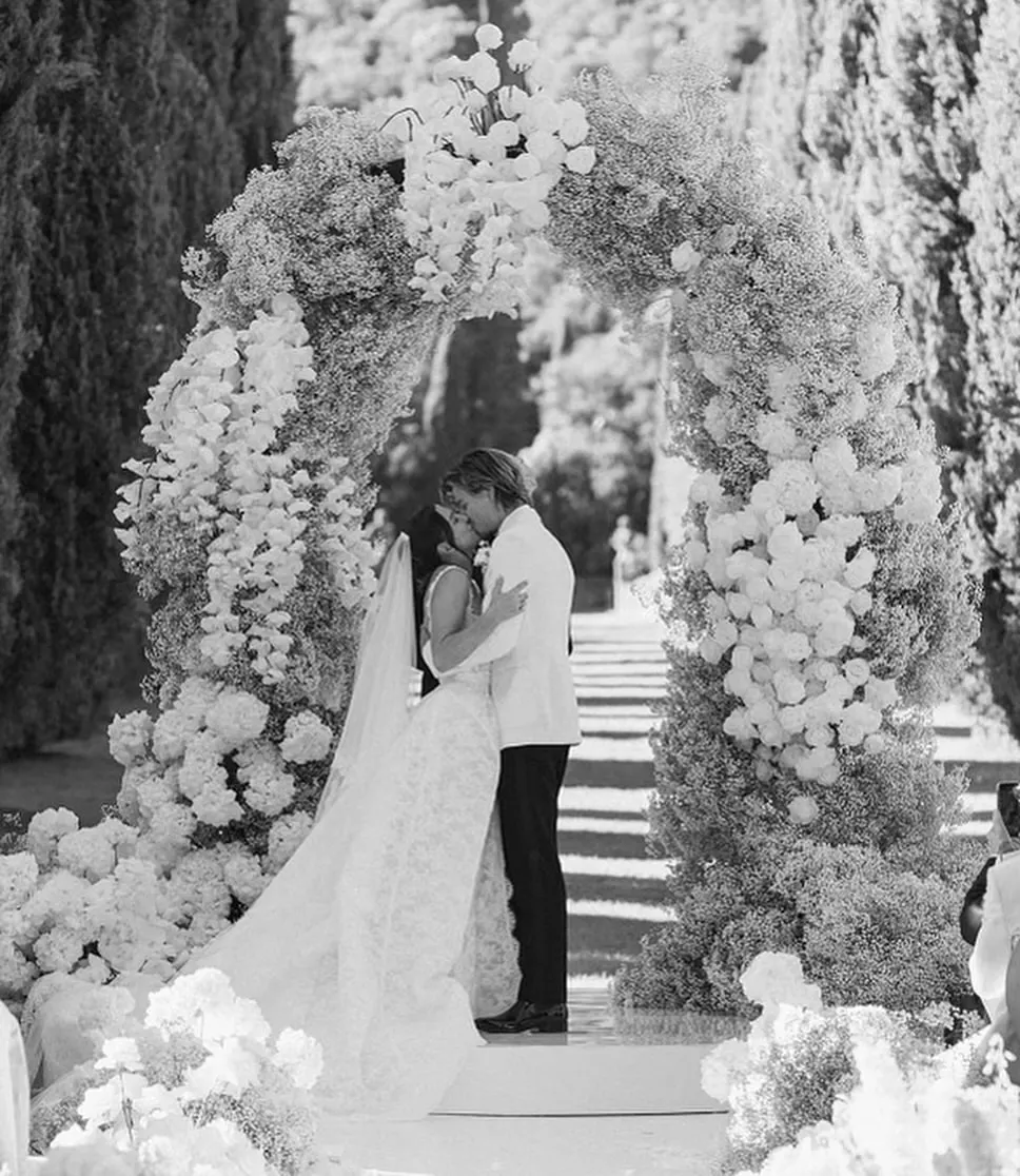 Millie Bobby Brown comparte primeras fotografías de su boda con Jake Bongiovi