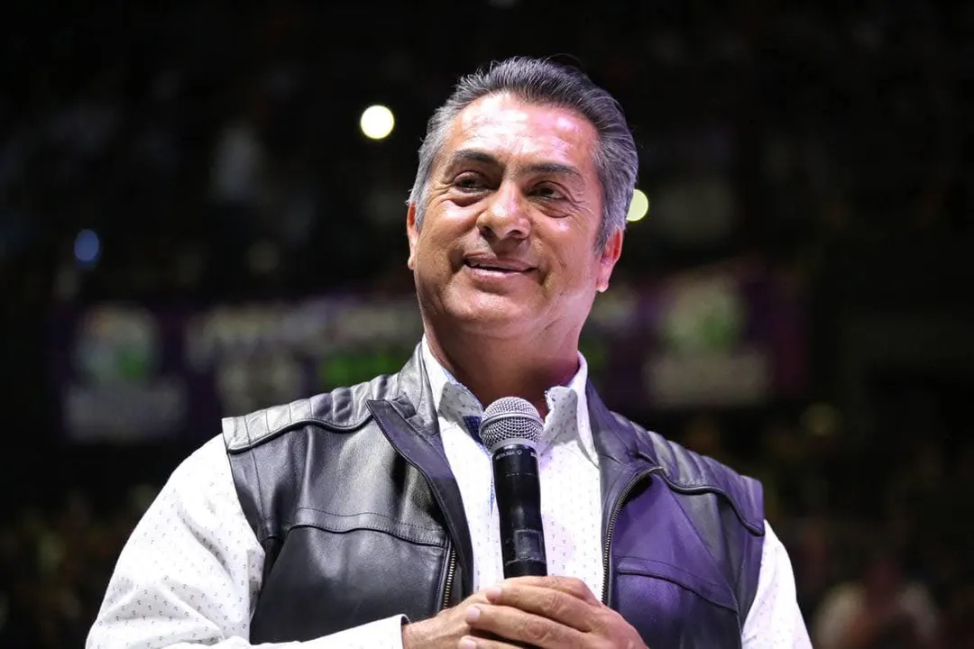 Incendian casa del “Bronco", exgobernador de Nuevo León; escolta frustra fuga del agresor a balazos