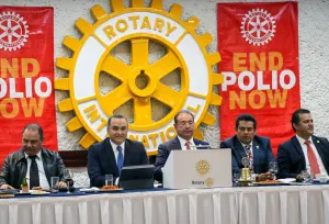 Auditor Superior del Estado imparte conferencia al Club Rotario