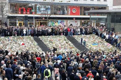 Video: Suecia guarda luto por atentado; terrorista anticipó el ataque