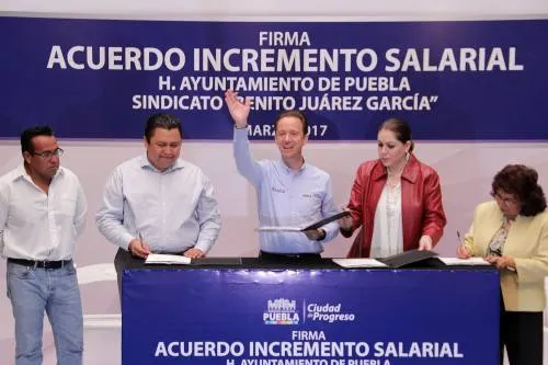 Ayuntamiento otorga 4.5 de incremento salarial al sindicato “Benito Juárez”