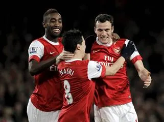 Milan sale vivo; Arsenal no pudo