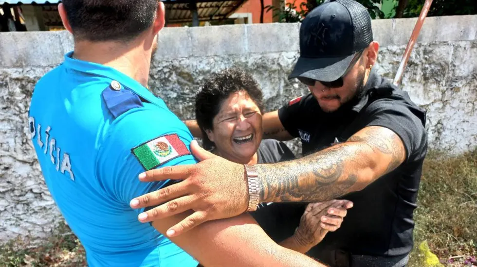 Alcaldesa en Yucatán lleva strippers a mujeres por Día de las Madres