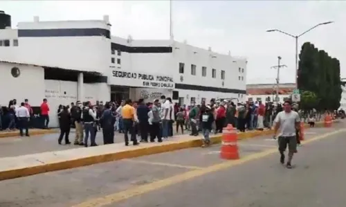 Pobladores causan destrozos en comandancia de Cholula; intentaban linchar a tres asaltantes