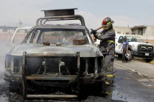 Decomiso de mototaxis en Xoxtla deja patrulla quemada