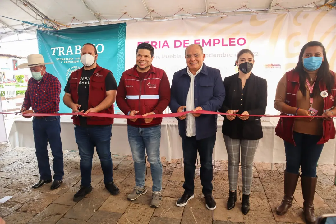 Más de 400 espacios laborales se ofertaron en feria del empleo de Zacatlán