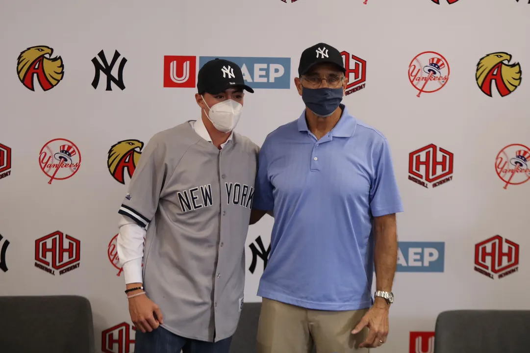 Diego Hernández, alumno de la UPAEP, firma contrato con Yankees de NY
