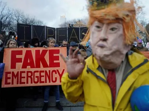 Trump ataca a California por demanda contra emergencia