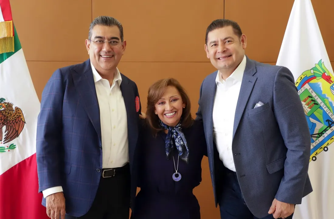 Ciclista atropellado por una patrulla de Tránsito fue declarado con muerte cerebral Enrique Herrera Reto Diario Familiares del hombre que fue atropellado por una patrulla de la Secretaría de Seguridad Ciudadana (SSC) del municipio de Puebla señalan que este fue declarado con muerte cerebral. Fue el pasado sábado, la unidad DCT-312 de la dirección de Tránsito Municipal, que circulaba a exceso de velocidad y sin torretas prendidas, sobre la avenida de las Torres, arrolló al ciclista que intentaba esquivar un charco. La víctima fue atendido en el lugar por técnicos en urgencias médicas y posteriormente llevado a un hospital en estado crítico; pero fue este lunes que sus familiares informaron que fue declarado con muerte cerebral. El agente de tránsito responsable, fue puesto a disposición de asuntos internos, y la Fiscalía General del Estado (FGE) de Puebla, es la responsable de las investigaciones.