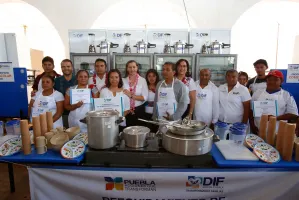 Entrega SEDIF equipos a desayunadores en delegación de Izúcar