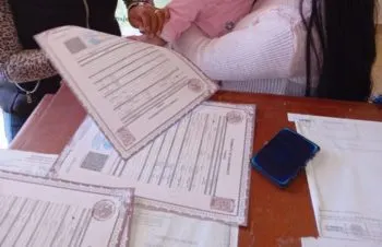 Aprueba Senado que padres decidan orden de prelación de apellidos de sus hijos