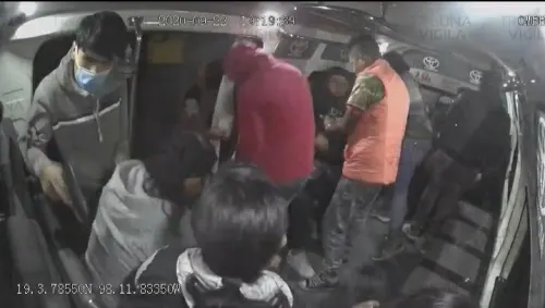Asaltan ruta 64A; hay tres detenidos
