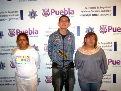 SSPTM aseguró a sujetos que habrían robado al interior de una camioneta