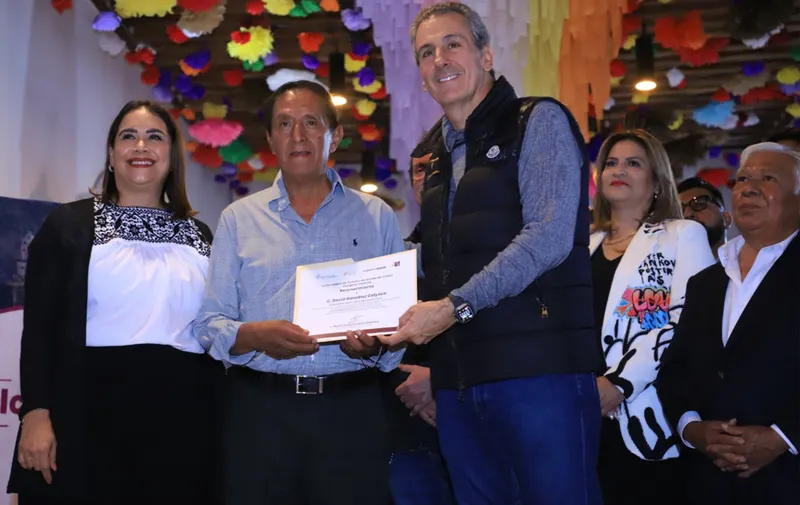 Promueve Turismo altar monumental de Tochimilco en Módulo Turístico de Puebla