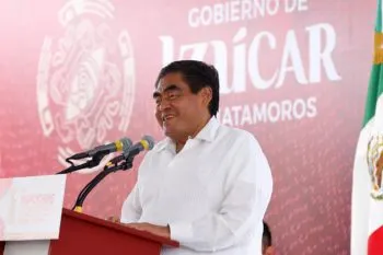 Gobernador de Puebla exhorta a ayuntamientos y grupos de Morena a la unidad