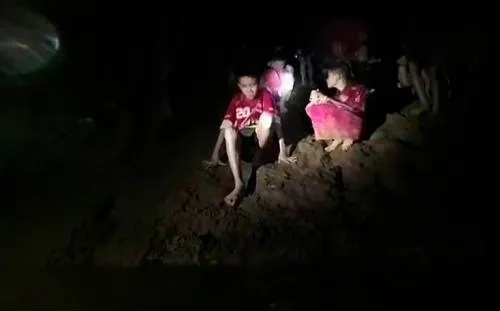 Podría tardar meses el rescate de niños atrapados en una cueva de Tailandia