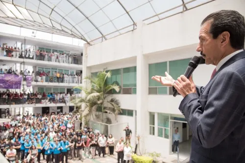 Alfonso Esparza presenta la plataforma Access Medicina