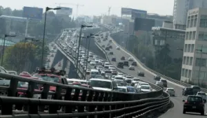 Seguirá este jueves contingencia ambiental, deja de circular engomado verde