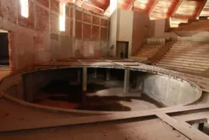 Abandonan al Auditorio de la Reforma