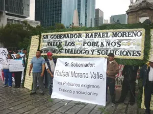Moreno Valle promete en el DF frenar retiro de mototaxis