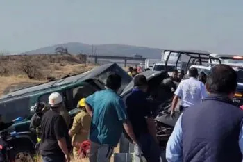 Cuatro personas pierden la vida en un fuerte choque sobre la autopista Siglo XXI